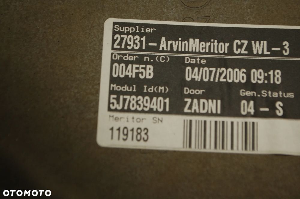 PODNOŚNIK MECHANIZM SZYBY LEWY TYŁ TYLNY MANUALNY  5J7839401 SKODA ROOMSTER PRAKTIK - 4