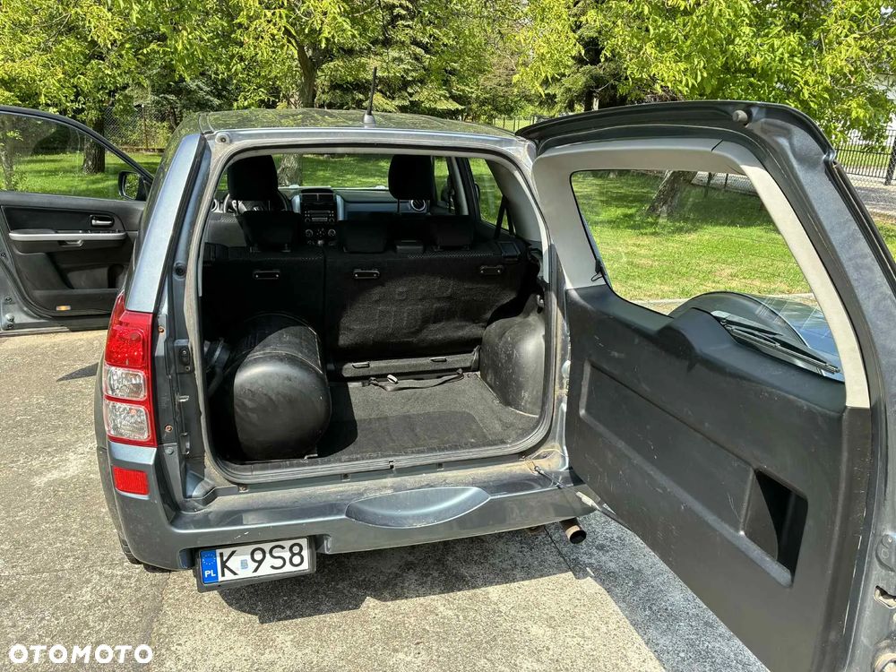 Suzuki Grand Vitara 2.7 V6 - 12