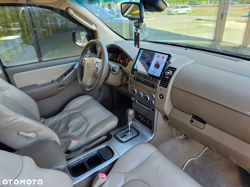 Nissan Pathfinder - 11