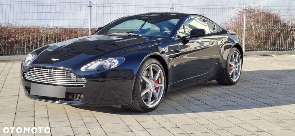 Aston Martin V8 Vantage - 12