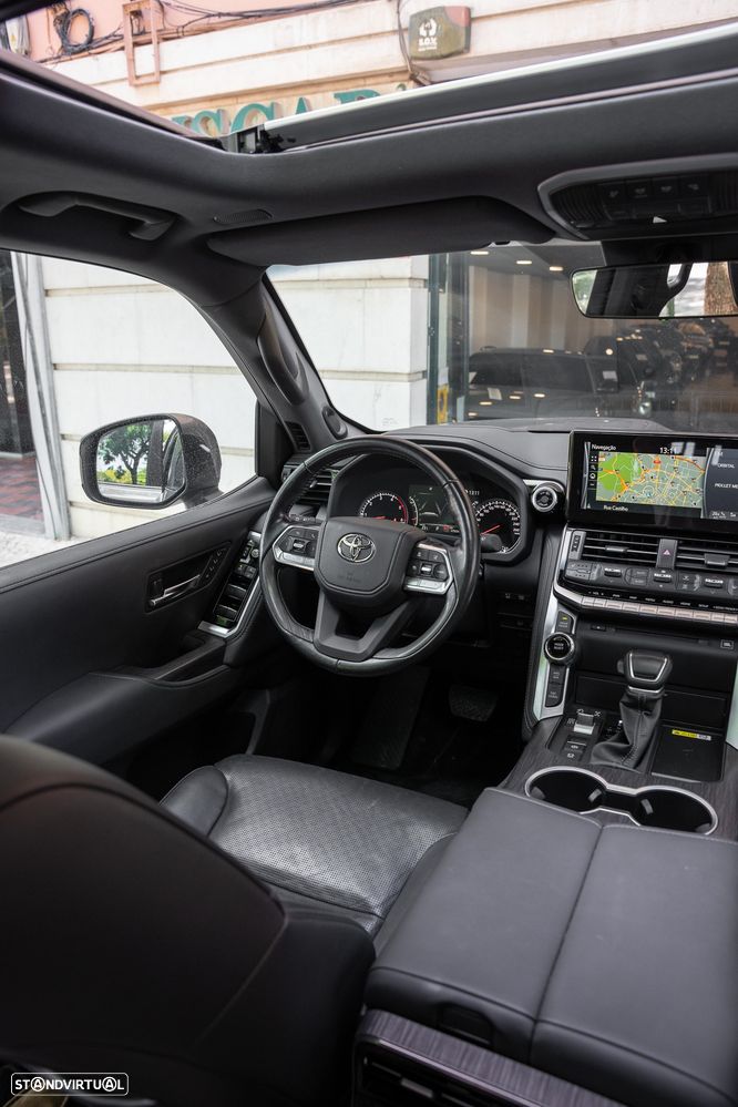 Toyota Land Cruiser - 26