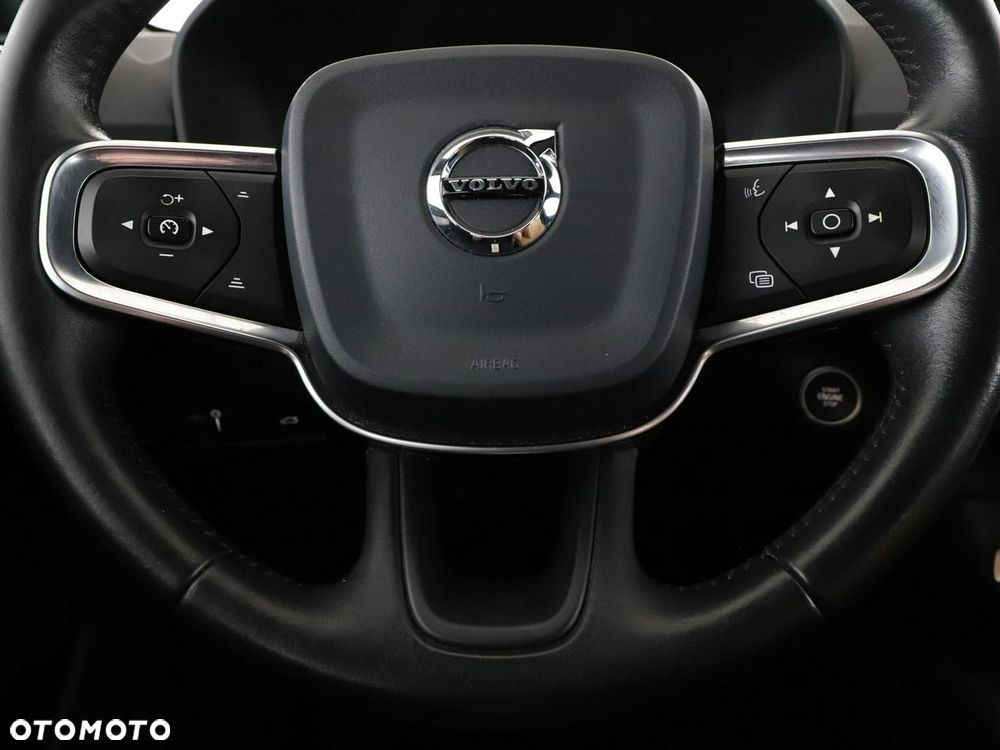 Volvo XC 40 D4 AWD Momentum Pro - 22