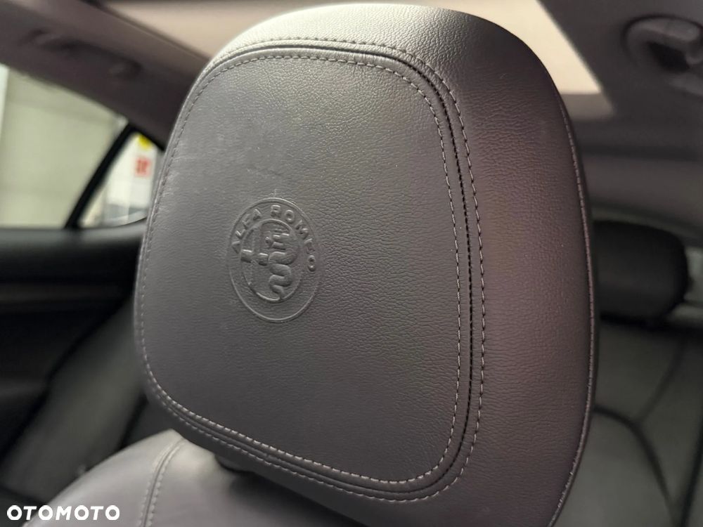 Alfa Romeo Stelvio - 16