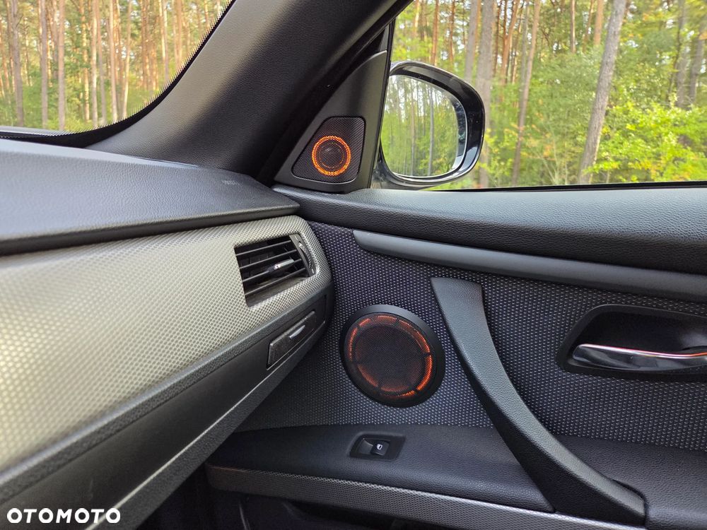 BMW Seria 3 320d DPF Cabrio M Sport Edition - 30