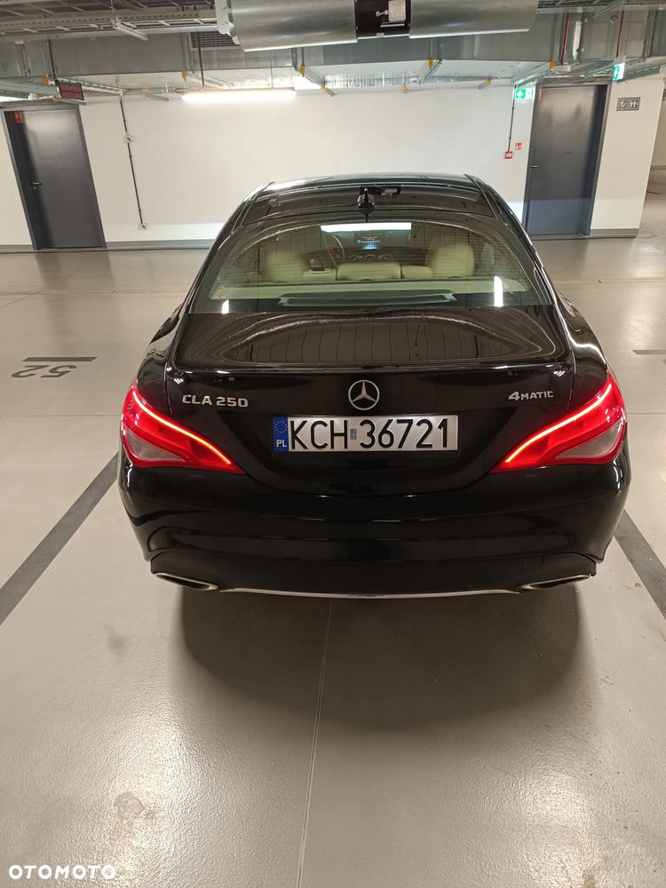 Mercedes-Benz CLA 250 4Matic 7G-DCT - 18
