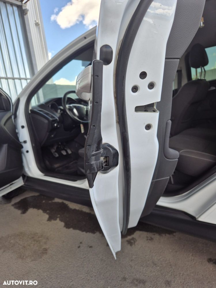 Ford Focus - 36