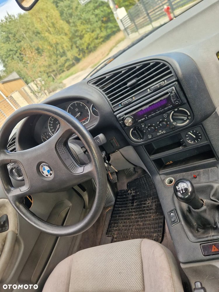 BMW Seria 3 318i - 12