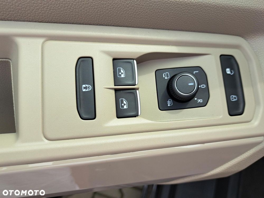 Volkswagen Multivan - 12