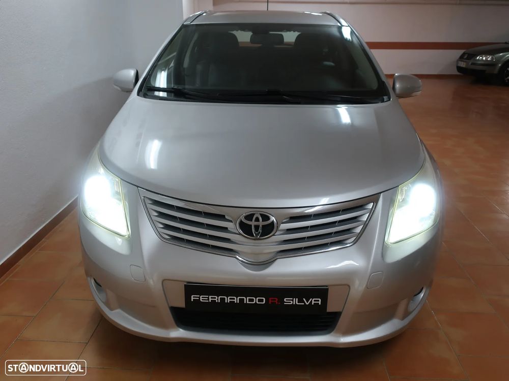 Toyota Avensis SW 2.0 D-4D Exclusive +Pele+GPS - 32