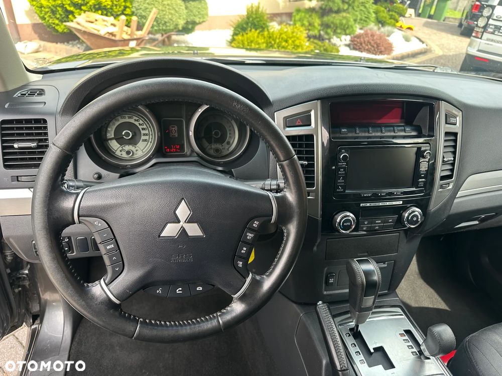 Mitsubishi Pajero - 12