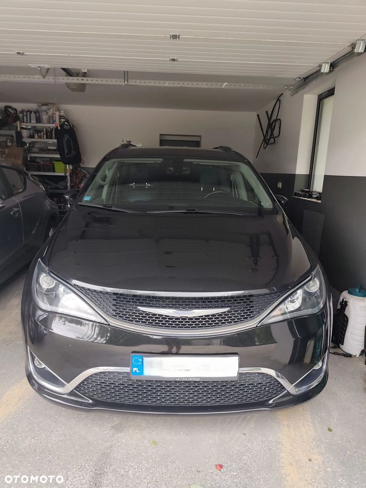 Chrysler Pacifica - 4