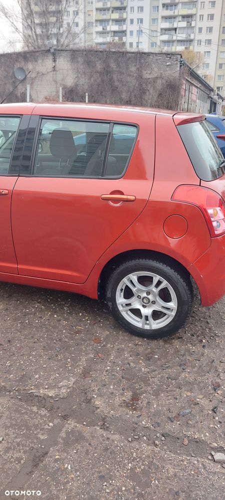 Suzuki Swift 1.3 DDiS Comfort - 4