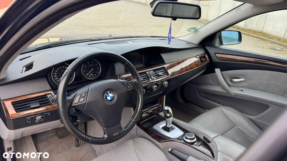 BMW Seria 5 523i - 13