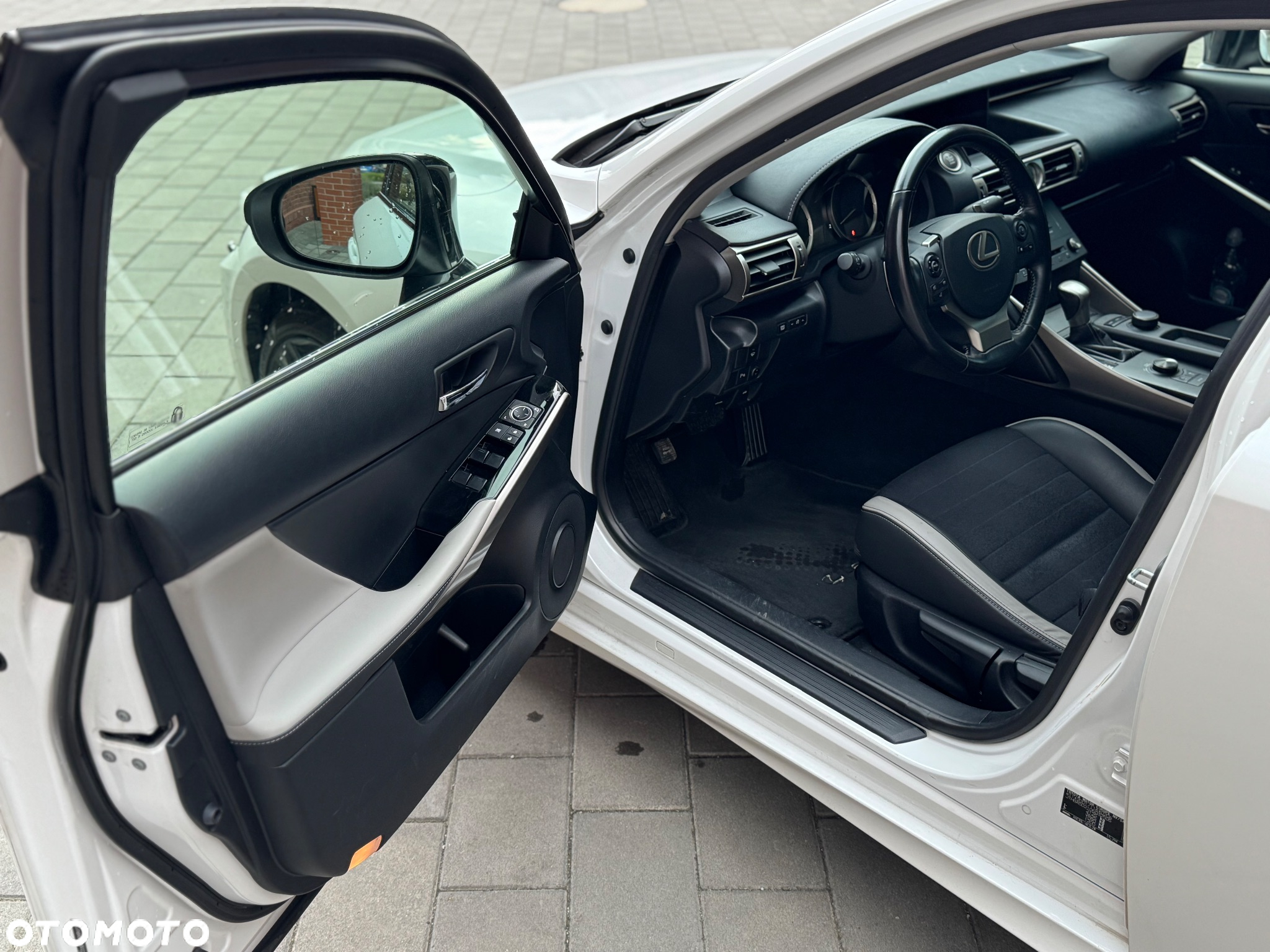 Lexus IS 200t / 300 Elegance - 17