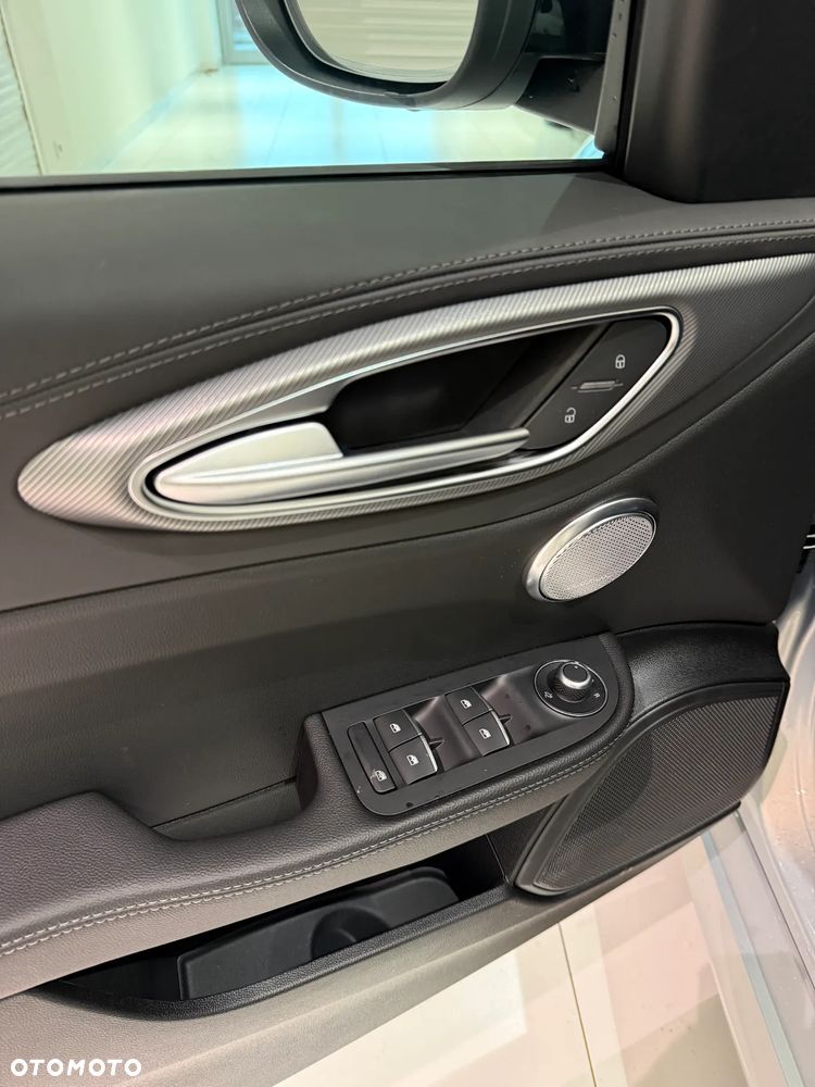 Alfa Romeo Giulia 2.0 Turbo Veloce Q4 - 10