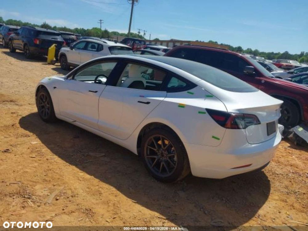 Tesla Model 3 - 4