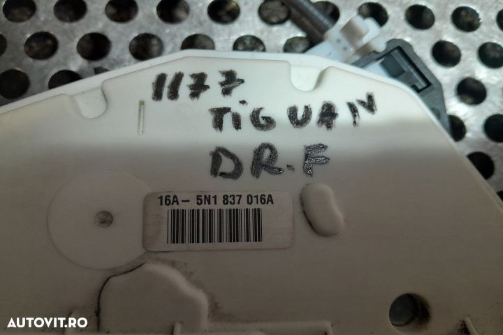 Broasca usa fata dreapta 5N1837016A 5N1837016A Volkswagen VW Tiguan 1 - 4