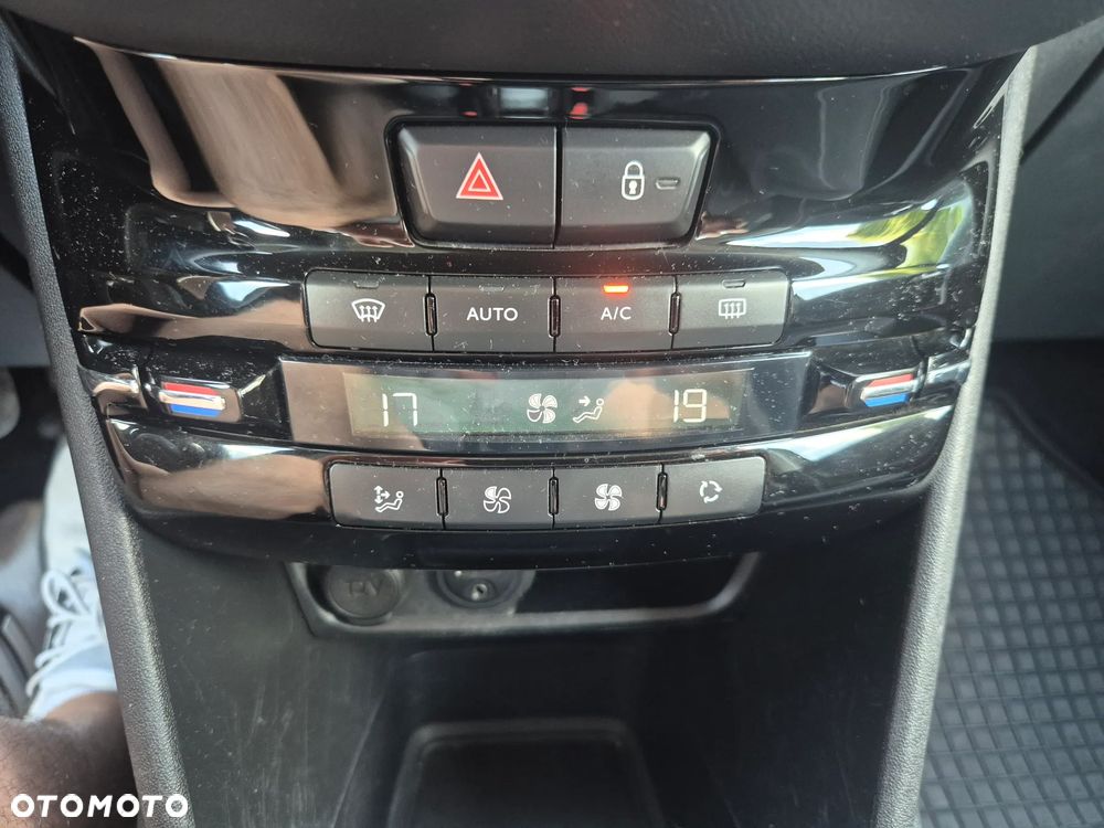 Peugeot 208 1.2 PureTech Allure - 14