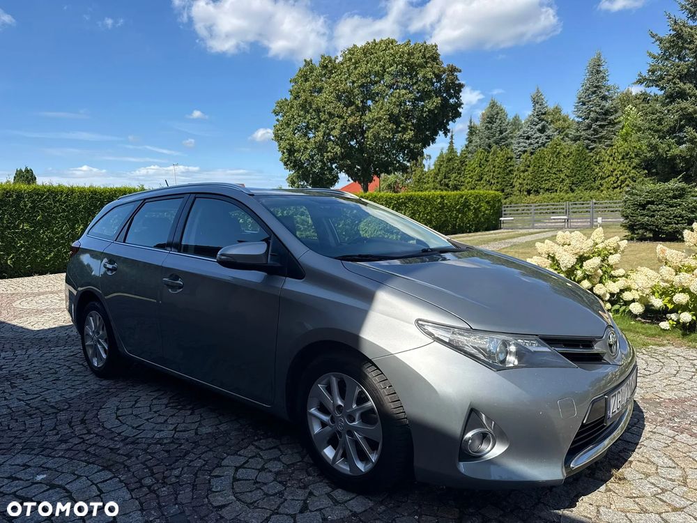 Toyota Auris 1.4 D-4D Design Edition - 1