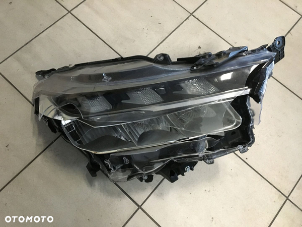 SUZUKI S-CROSS 21- LAMPA PRAWA PRZÓD REFLEKTOR PRAWY FULL LED EUROPA