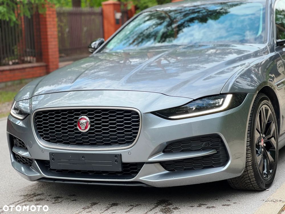 Jaguar XE D180 R-Dynamic S - 10