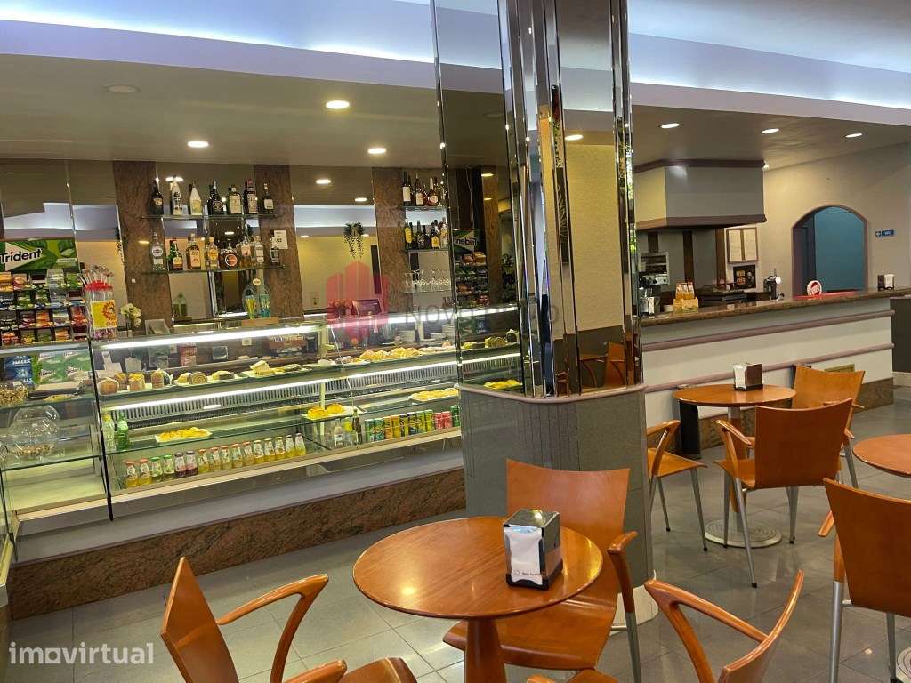 Trespasse de Café/Snack Bar, com 130 m2 de área bruta, situado na R... - Grande imagem: 5/23