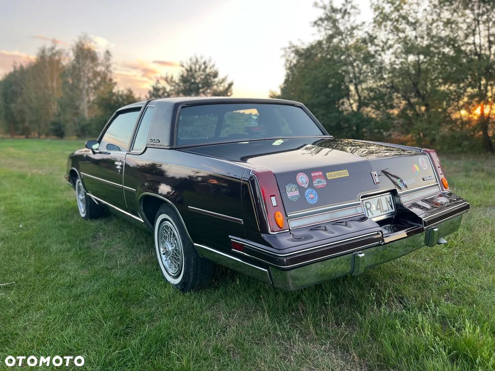 Oldsmobile Supreme - 12