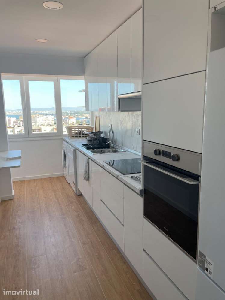 Quarto - localizado em Almada Lisbon - Grande imagem: 4/13