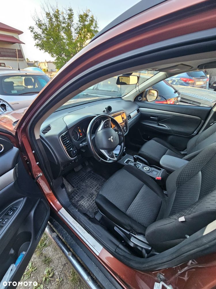 Mitsubishi Outlander - 4