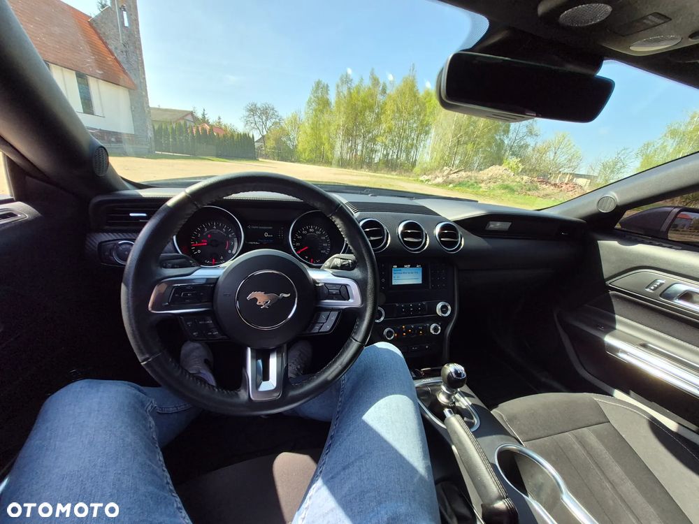 Ford Mustang - 26
