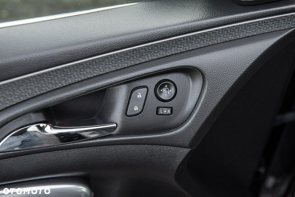 Opel Insignia - 25