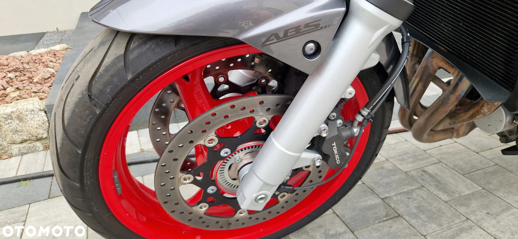 Suzuki GSR - 13