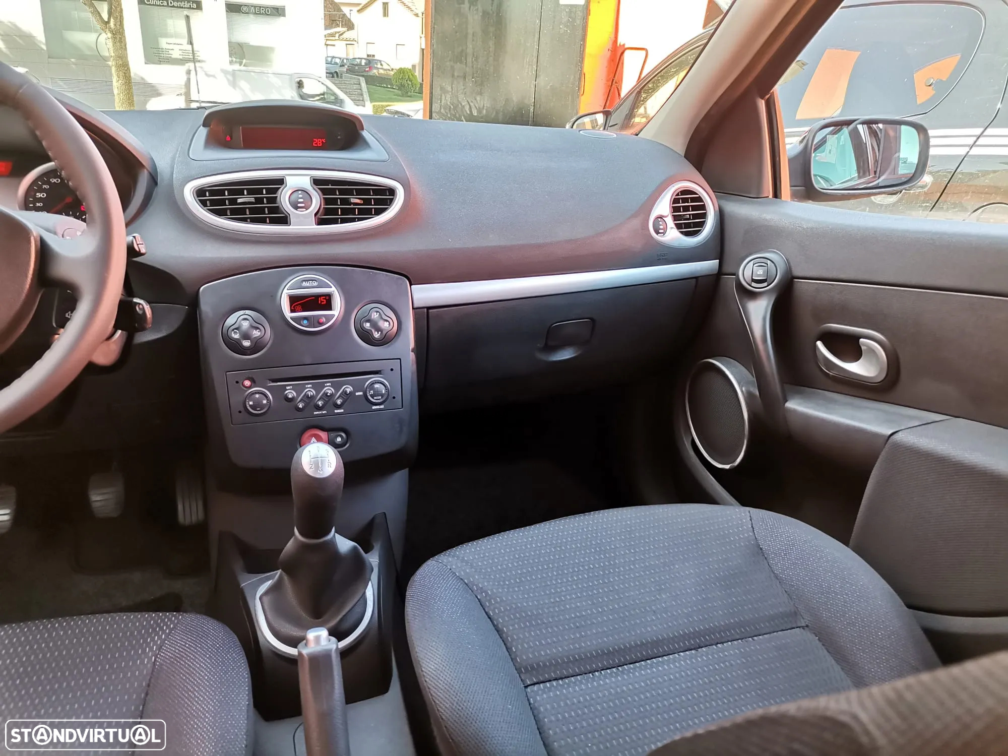 Renault Clio 1.5 dCi Dynamique S - 8