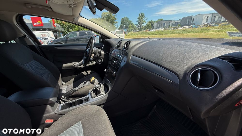 Ford Mondeo 2.0 TDCi Ambiente - 38