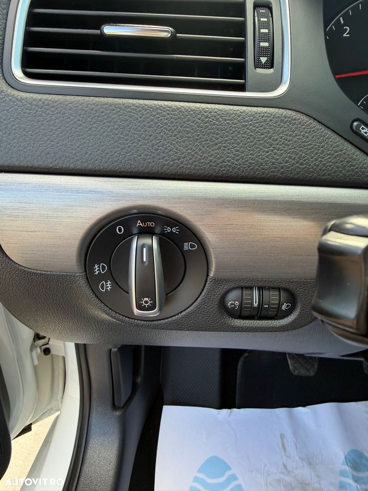 Volkswagen Jetta 2.0 TDI Highline - 20