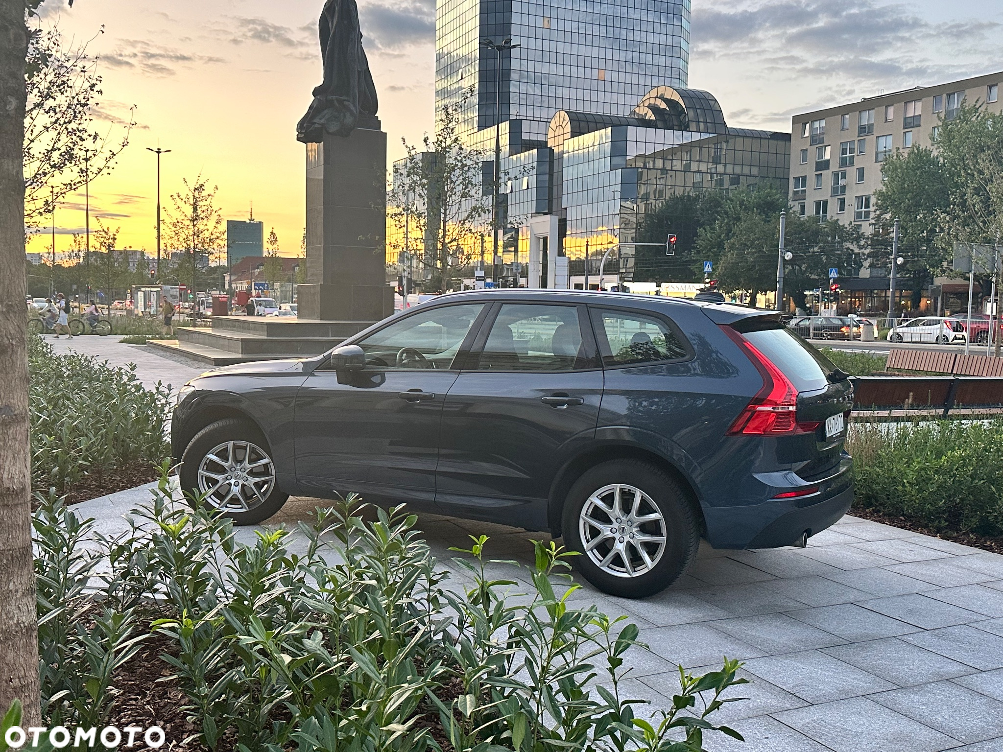 Volvo XC 60 T4 Momentum - 8