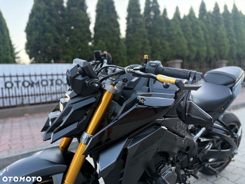 Suzuki GSX - 20