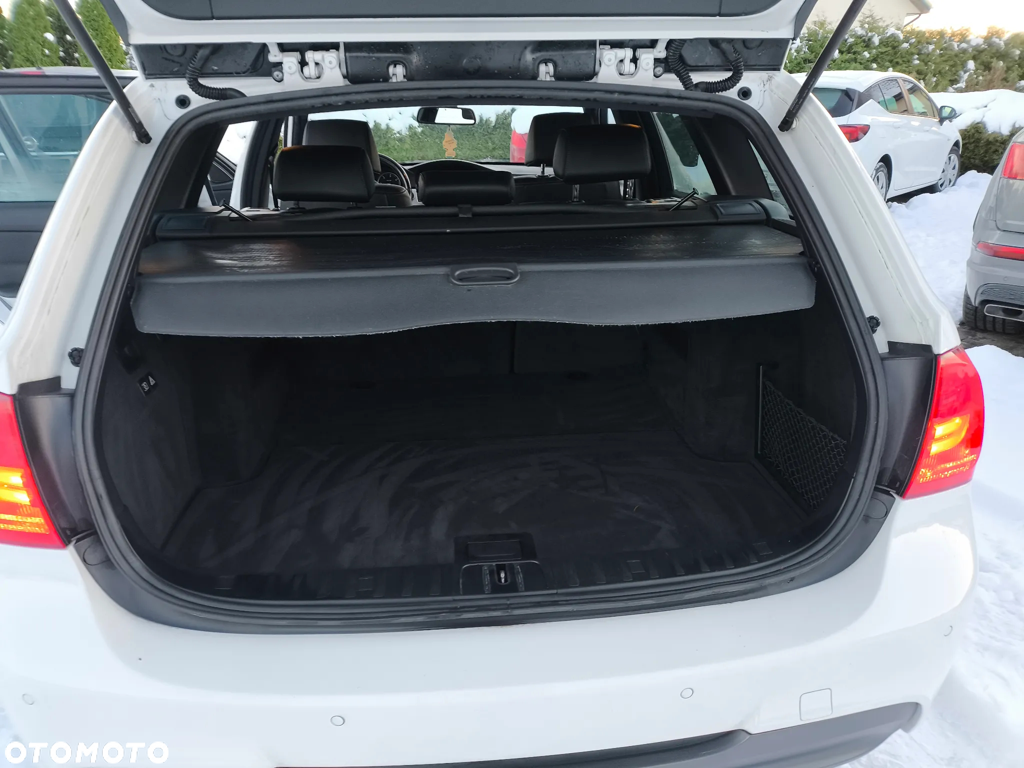 BMW Seria 3 320d xDrive DPF Touring - 10
