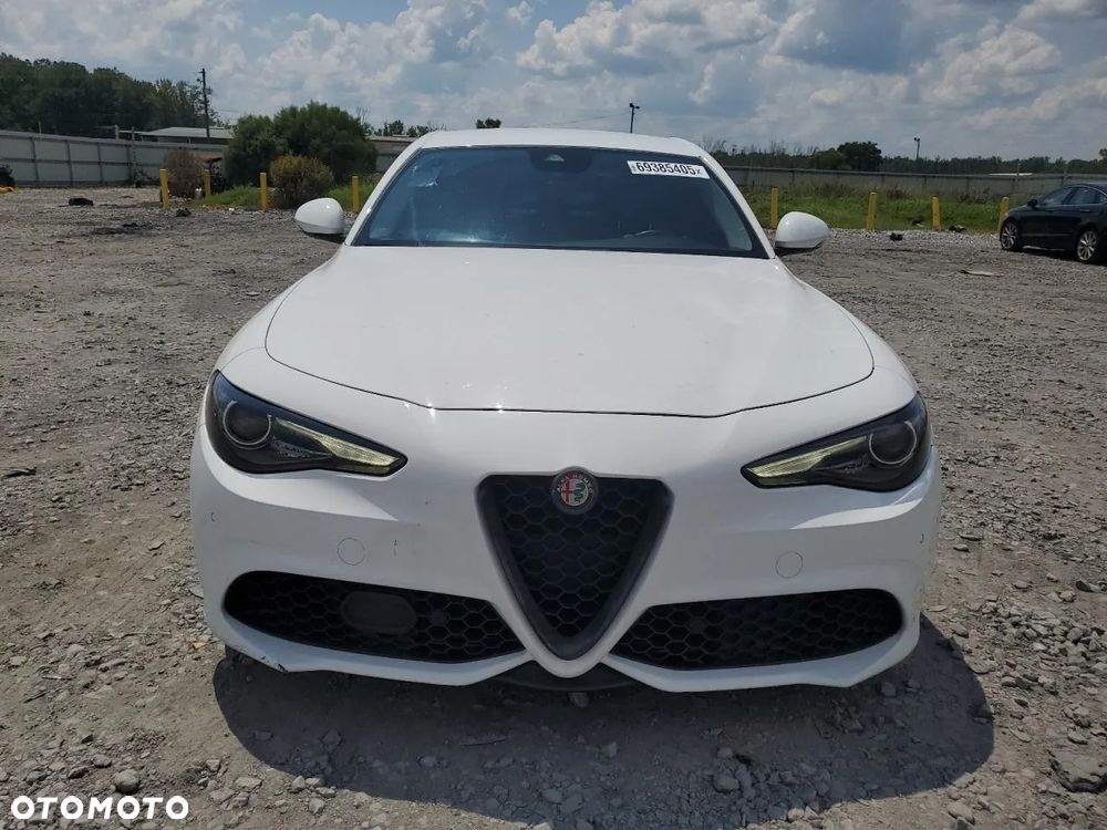 Alfa Romeo Giulia - 5