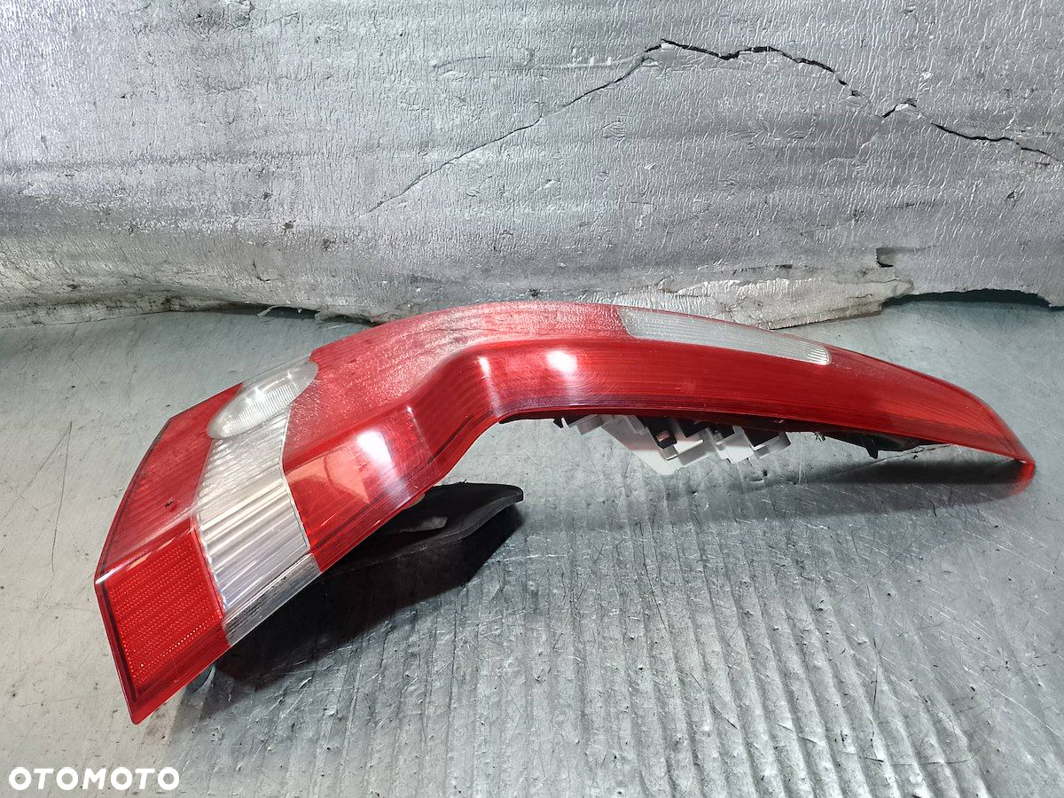 LAMPA TYLNA PRAWA VOLVO V50 30678748 KOMBI - 7