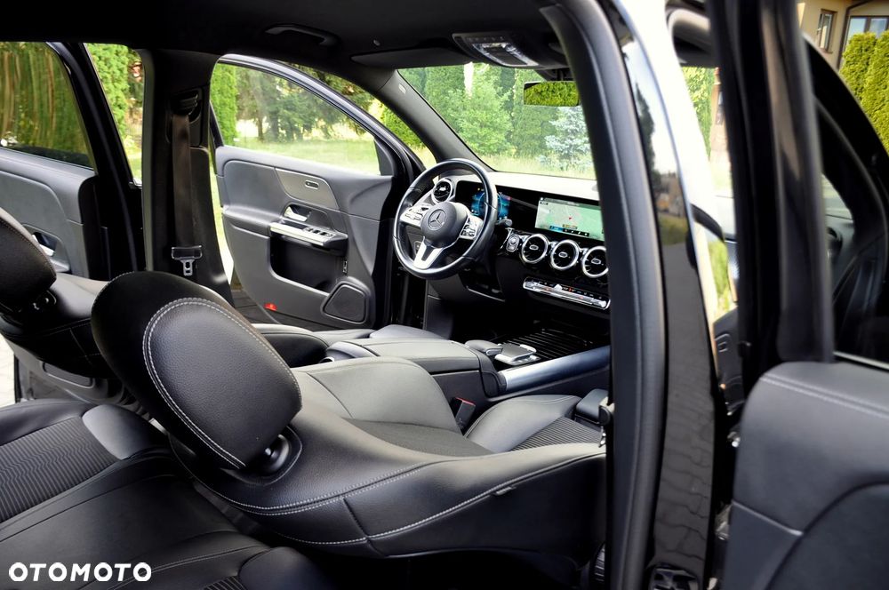 Mercedes-Benz GLA - 23