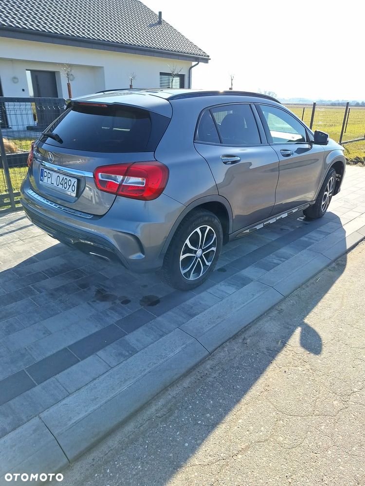 Mercedes-Benz GLA 250 7G-DCT Peak Edition - 4