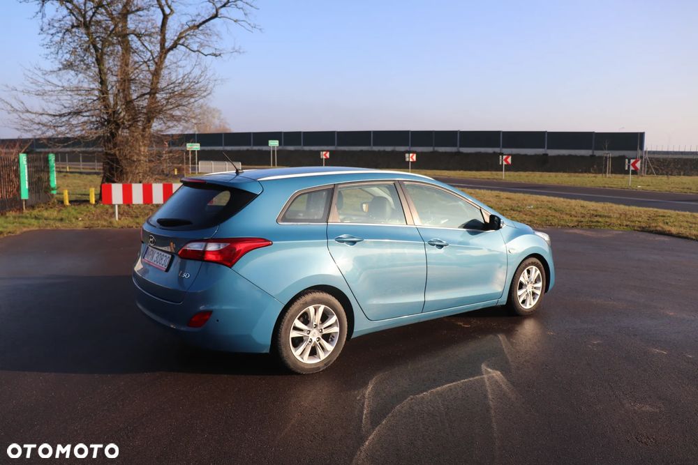 Hyundai i30 blue Kombi 1.6 CRDi Trend - 8