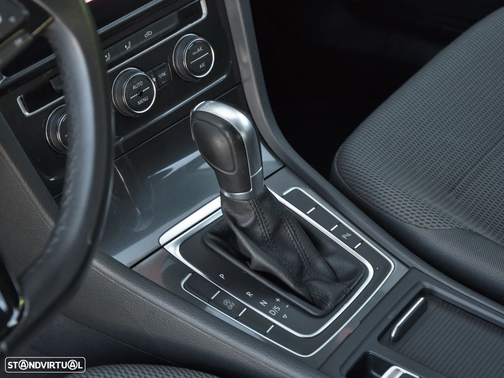 VW Golf 1.6 TDI Confortline DSG - 9
