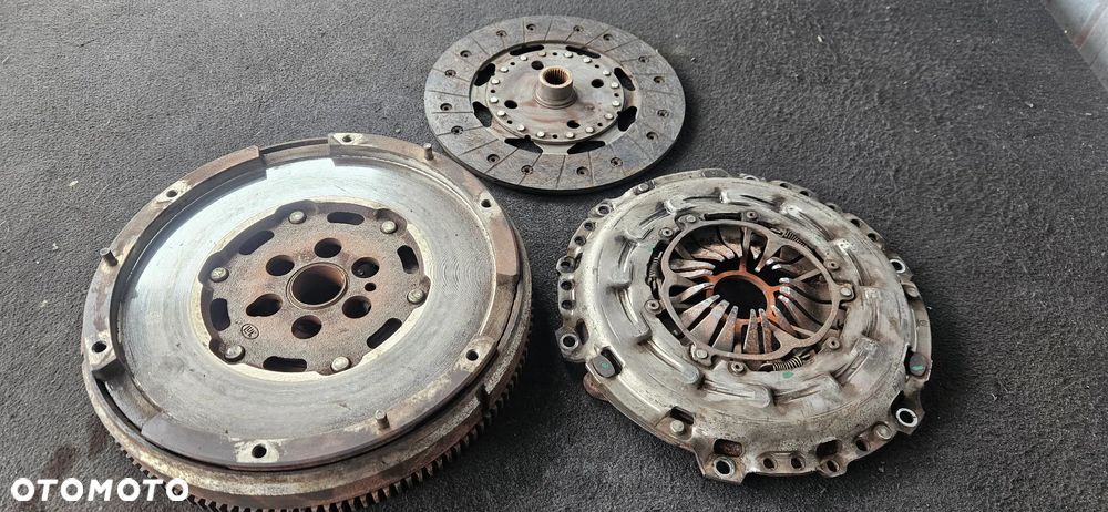 Sprzęgło dwumasowe tarcza docisk Peugeot 308 3008 508 Citroen C4 II B7 1,6 E- HDI