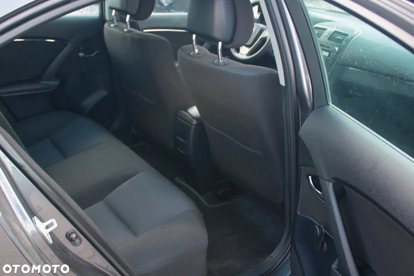 Toyota Avensis 1.6 - 16