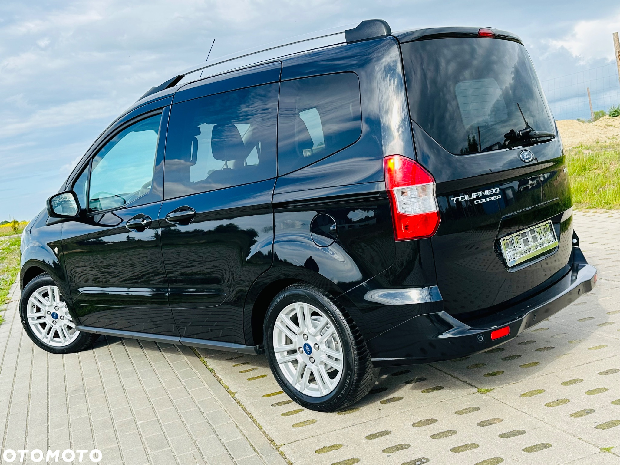 Ford Tourneo Courier 1.0 EcoBoost Titanium - 17