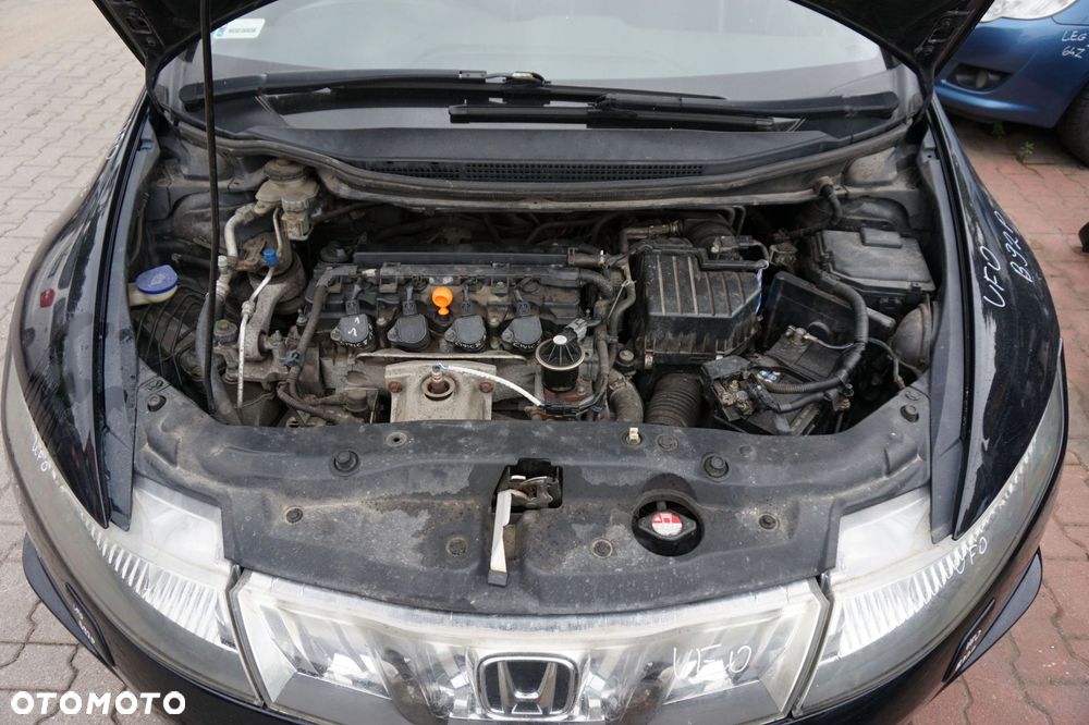 HONDA CIVIC VIII 5D HB 2007 B92P 1.8 16V R18A2 140KM CZARNY na części - 9