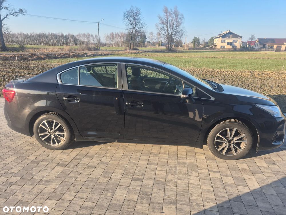 Toyota Avensis 1.8 Premium - 11