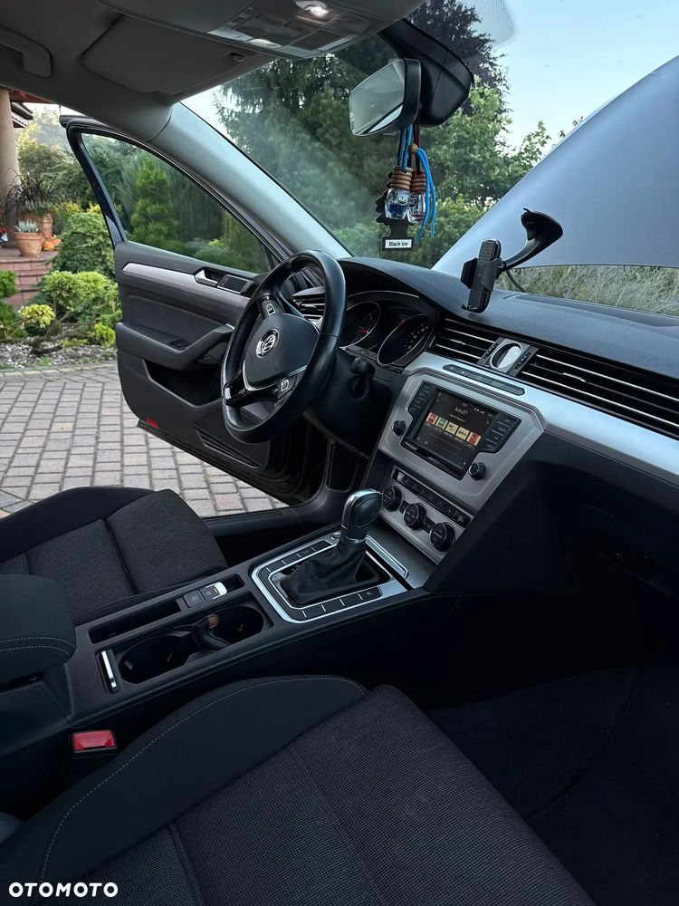 Volkswagen Passat - 11